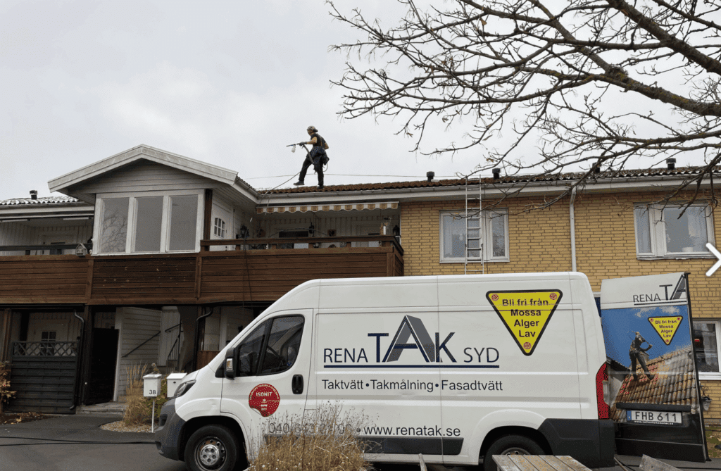 RenaTak Syd utför sin takbehandling på radhusvilla